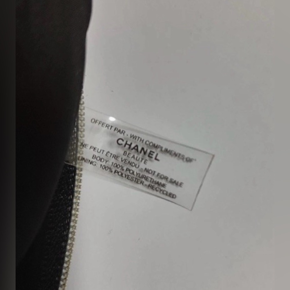 CHANEL Parfums Embossed Cosmetic Pouch in Black Faux Leather GWP - Picture 8 of 13